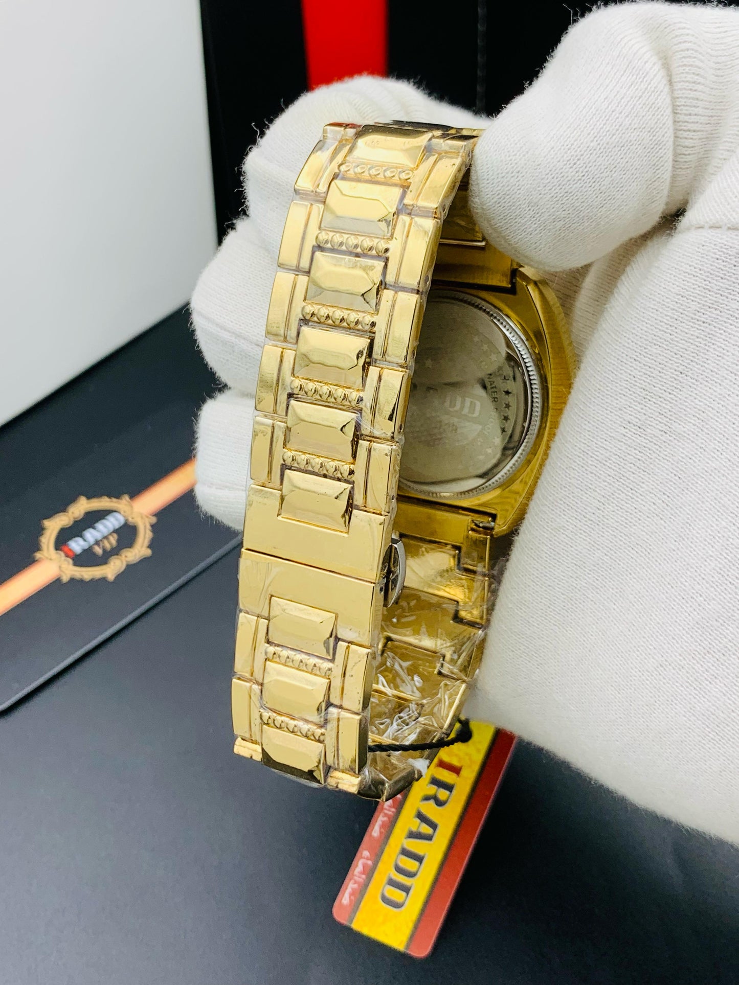 Most Demanding Vintage Golden Watch for Men's - Waterproof